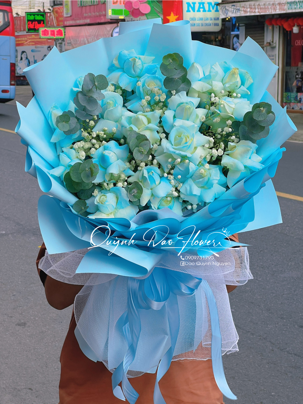 Bó hoa hồng xanh da trời 