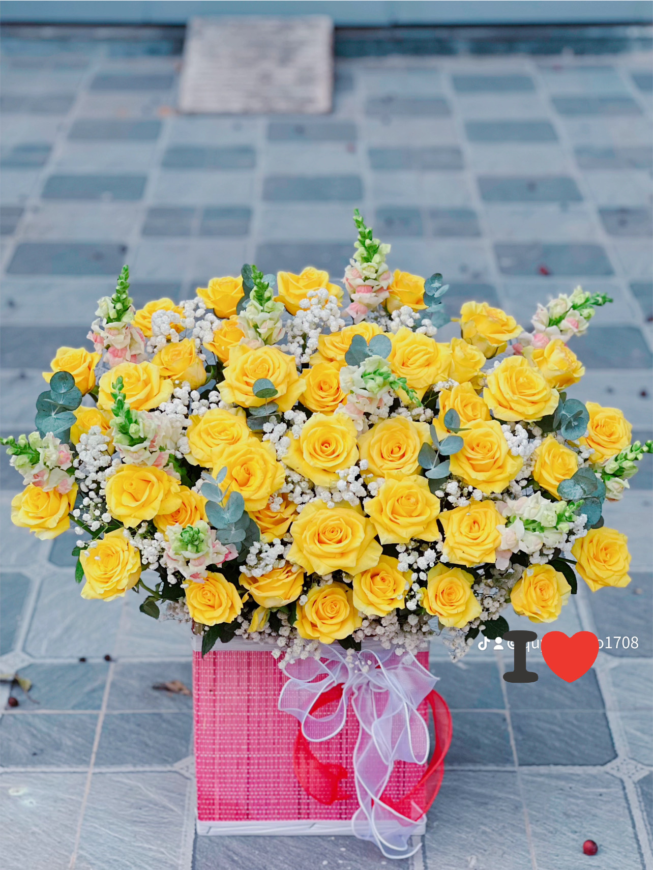 Giỏ hoa khai trương tone vàng giá rẻ 