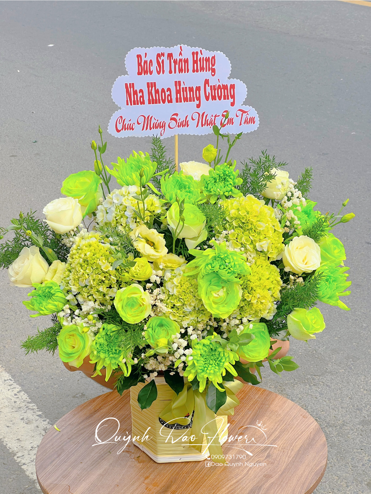 Giỏ hoa xanh lá