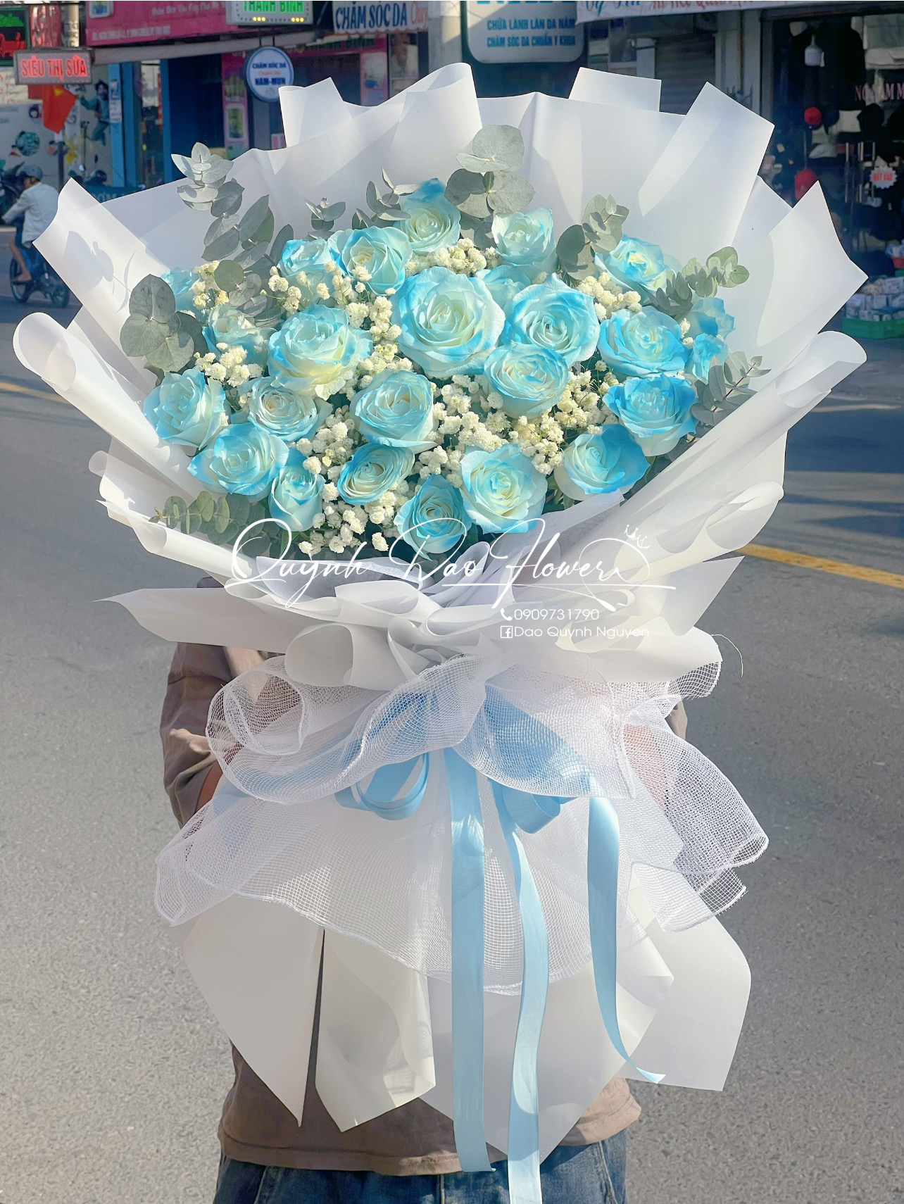 Bó hoa hồng xanh dương nhạt 