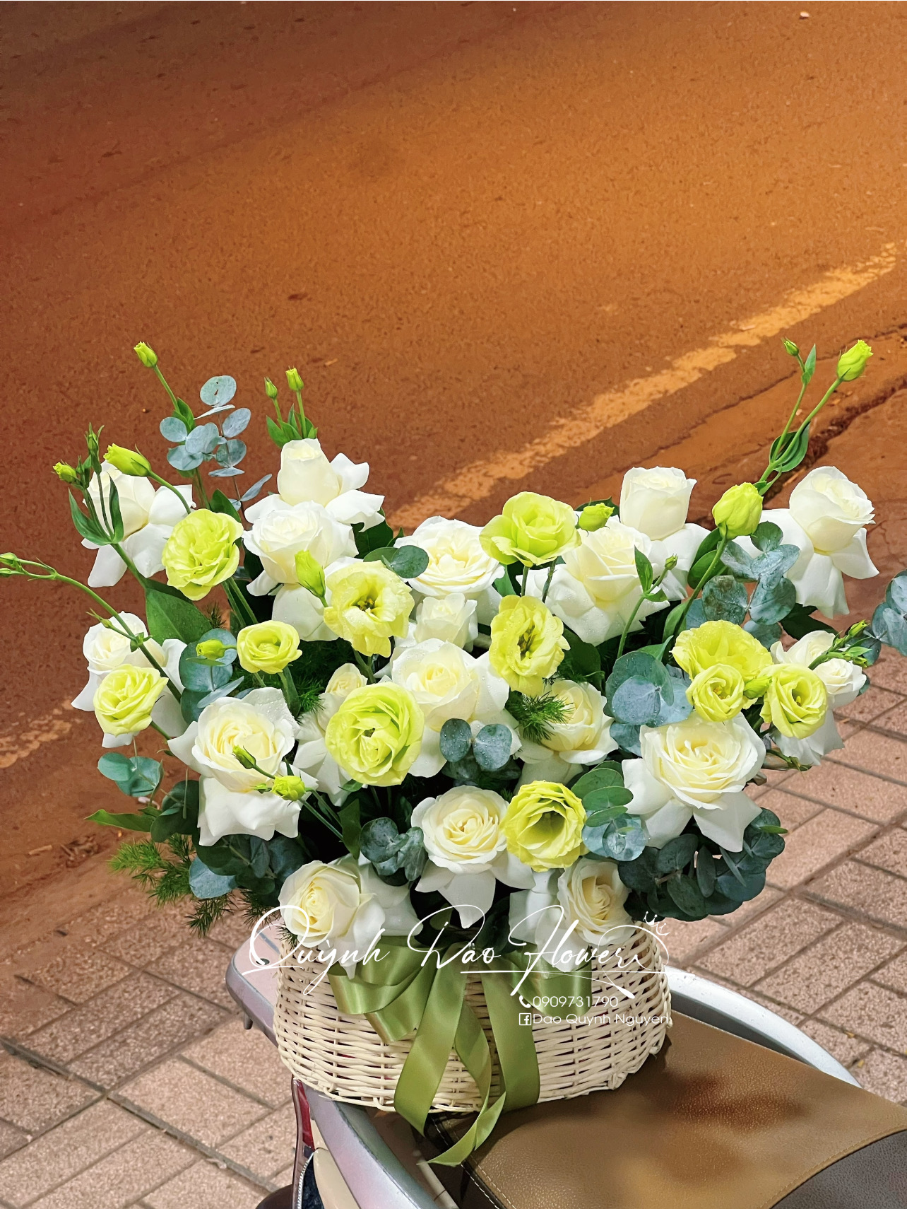 Giỏ hoa xanh lá quận 12 hcm