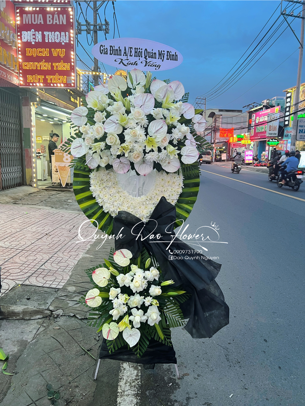 Kệ viếng Hồng môn 