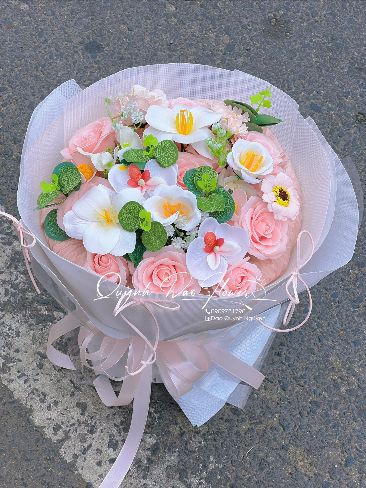 Bó hoa sáp tone hồng cao cấp bình dương 
