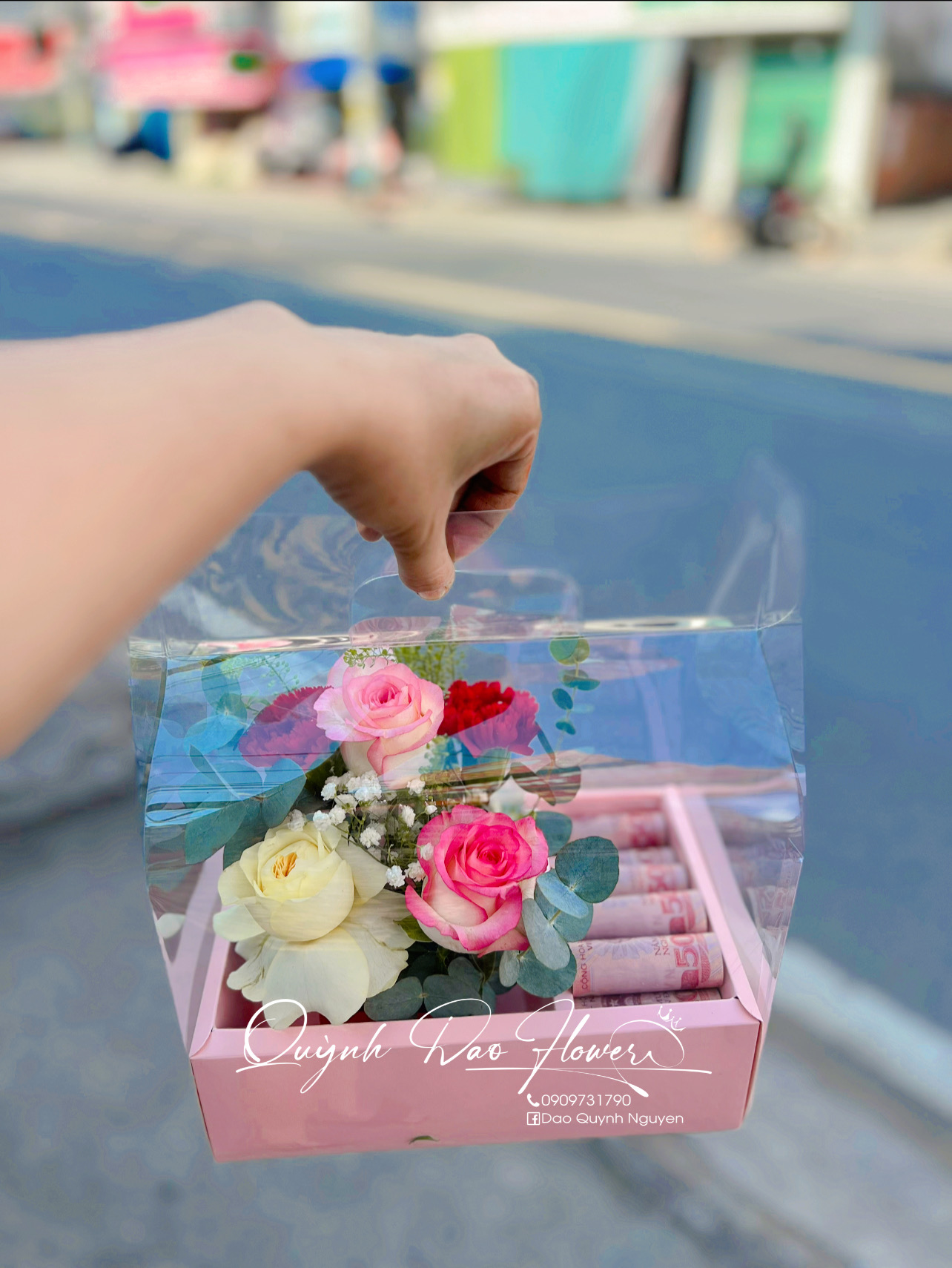 Hộp hoa tiền mix hoa tươi 