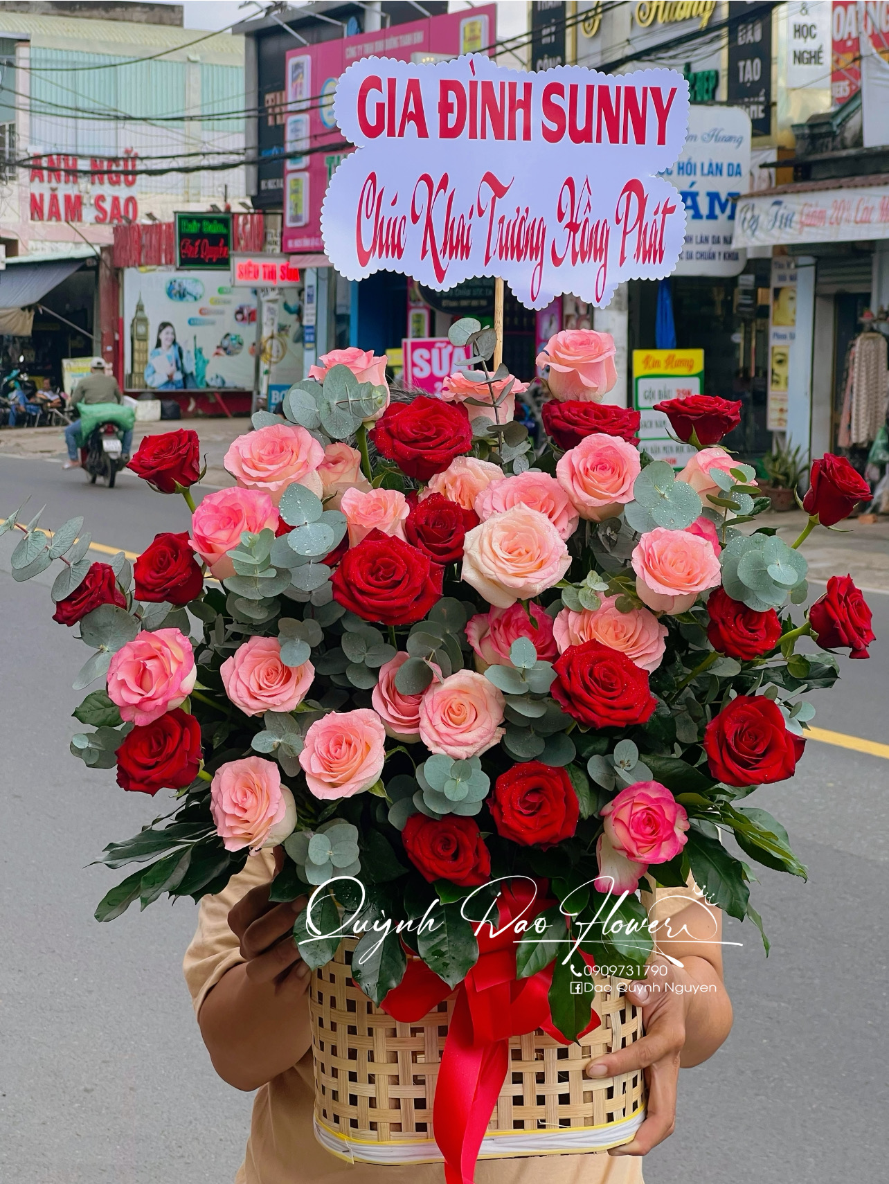 Giỏ hoa để bàn tặng khai trương 