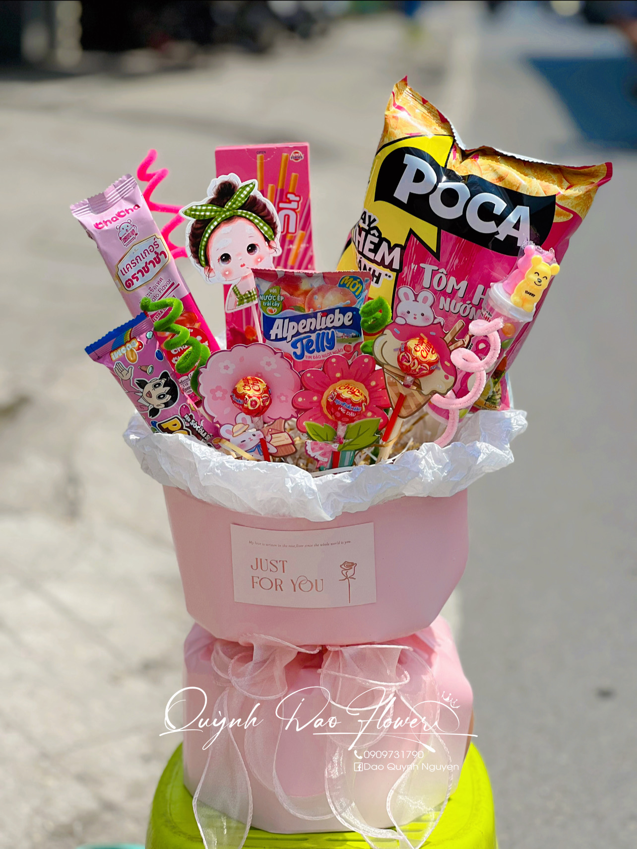 Bó hoa bánh giá rẻ cho bé 