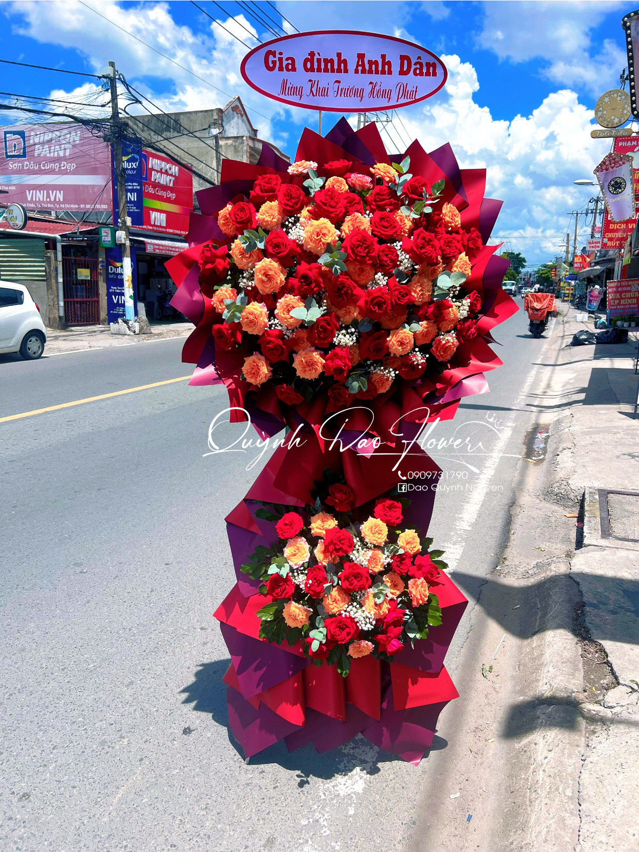 Kệ hoa khai trương tone cam quận 12