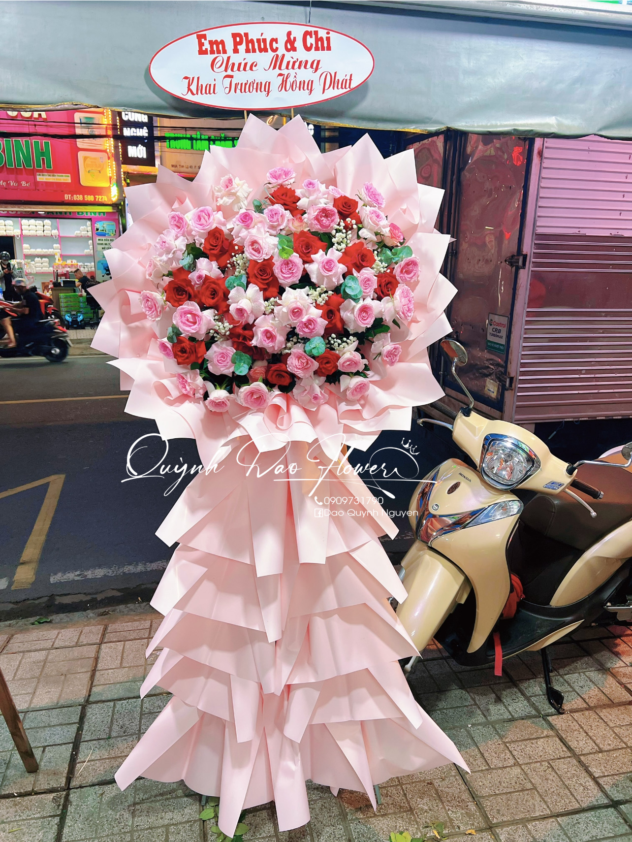 Hoa khai trương đông nhì