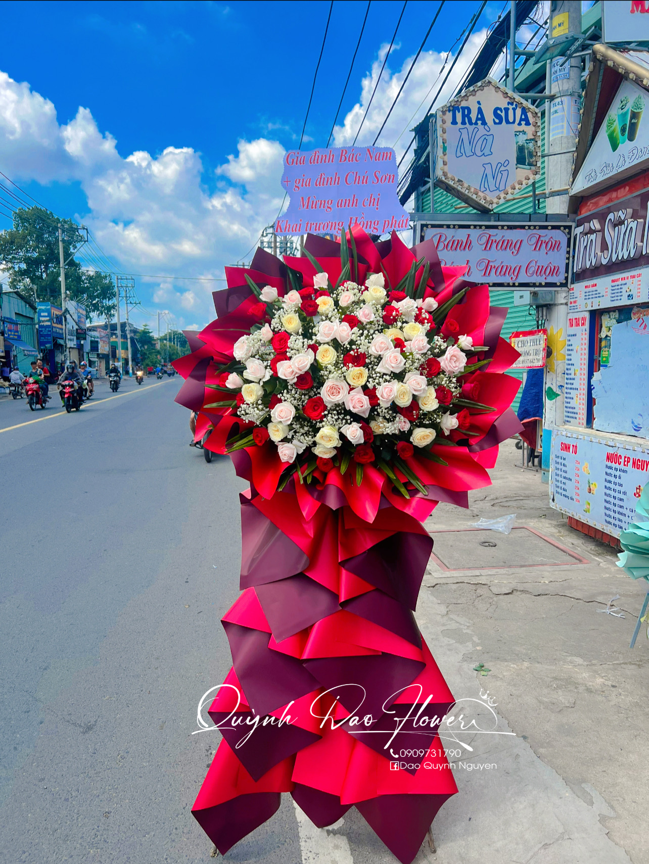 Kệ hoa khai trương màu đỏ 1 tầng 