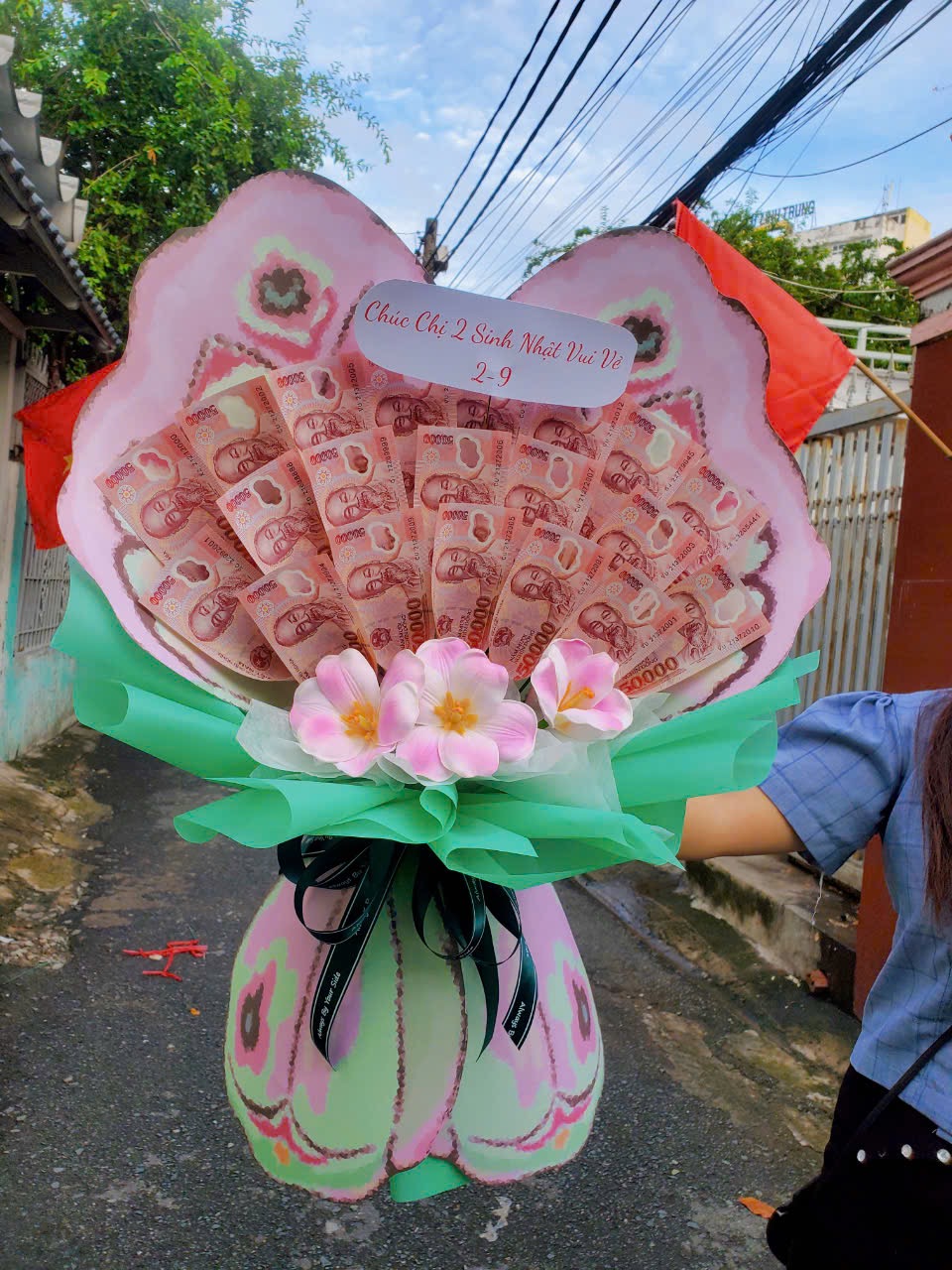 Bó hoa tiền 50k cánh bướm 