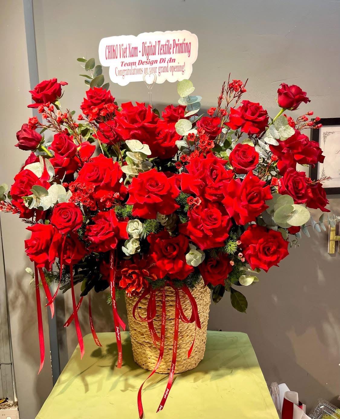 Giỏ hoa đỏ nhung thủ Đức 