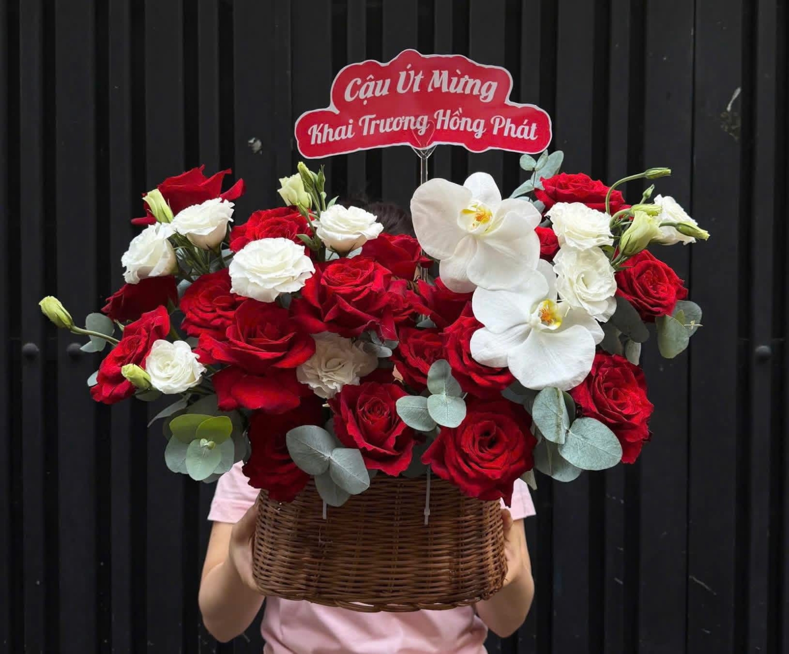 Giỏ hoa hồng mix lan hồ điệp tặng sếp