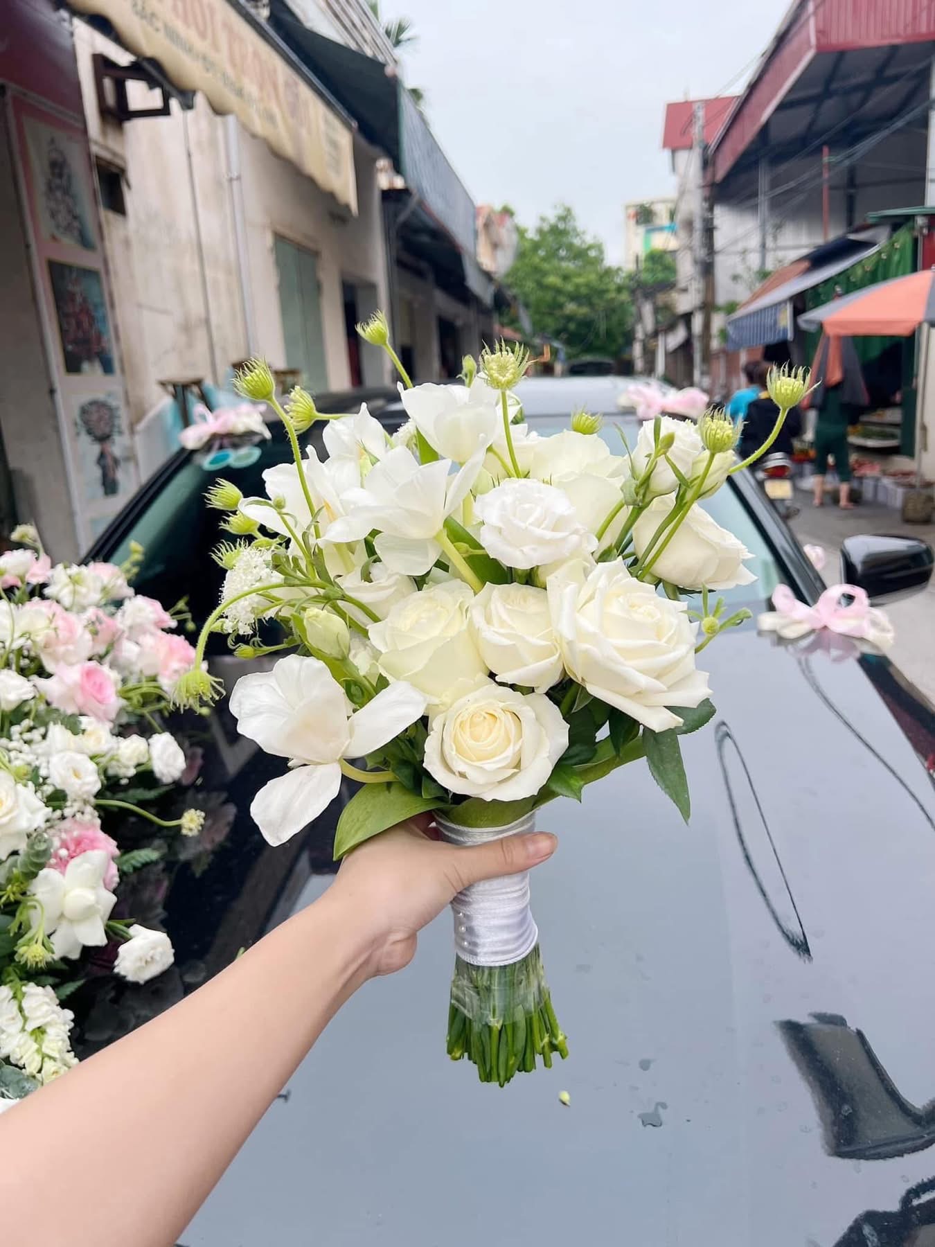 Bó hoa cưới tulip mix hoa hồng 