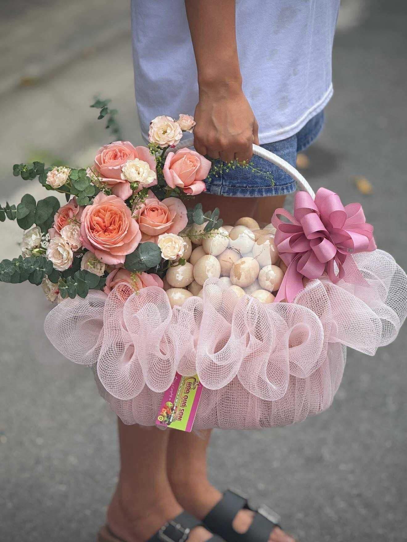 Giỏ trứng gà mix hoa