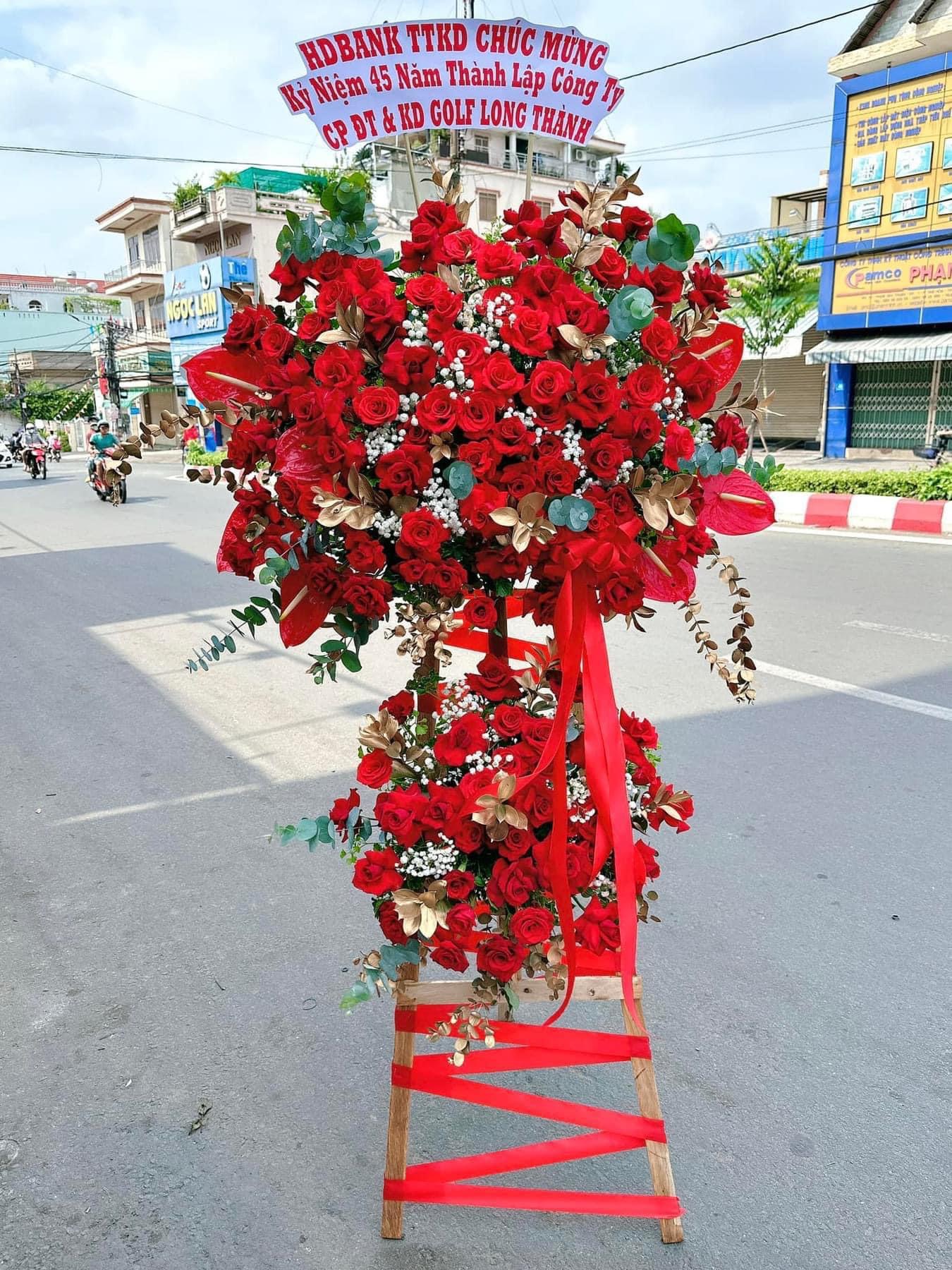 Kệ hoa khai trương tone đỏ tại bình dương 