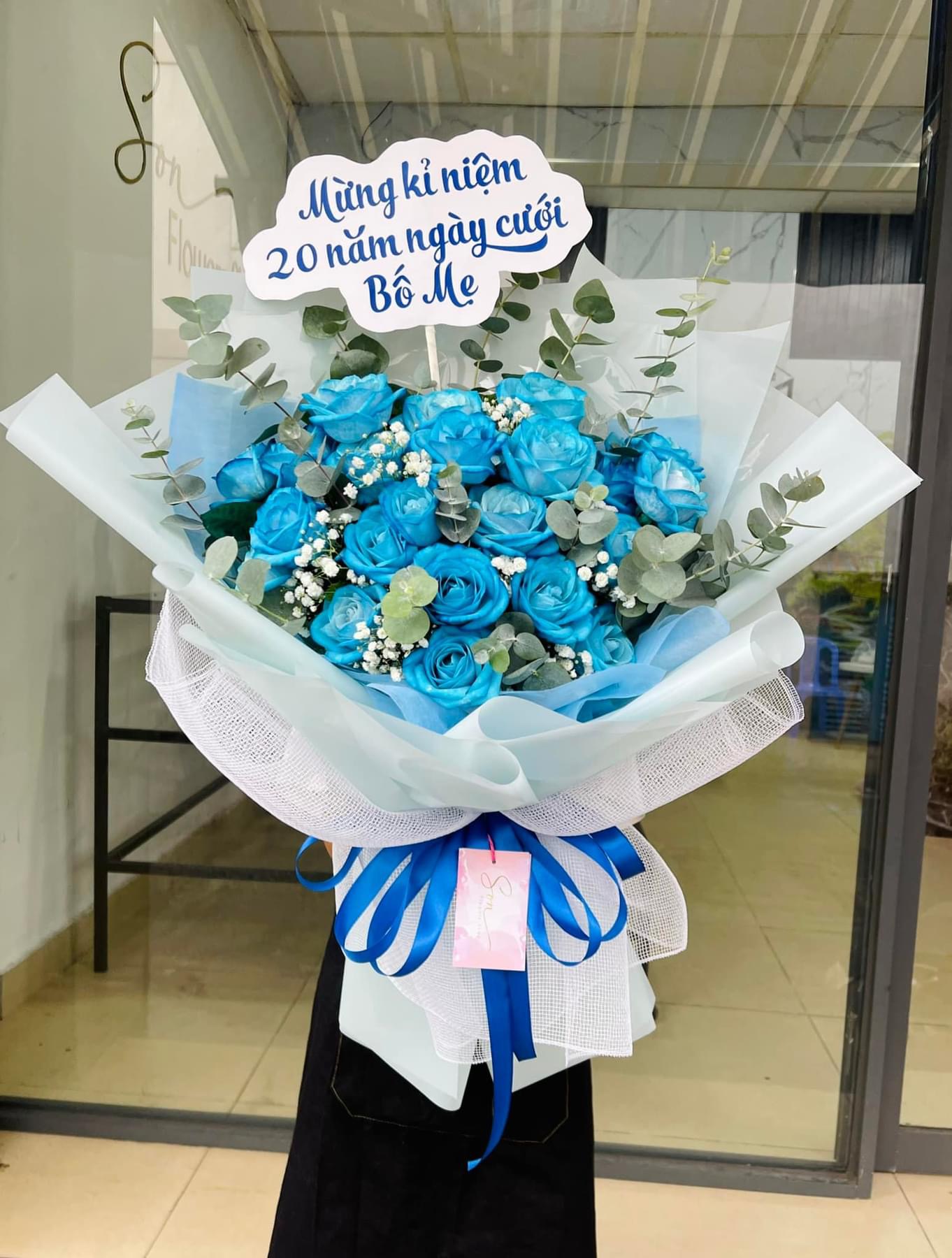 Bó hoa tone xanh dương rẻ tại Thuận an 