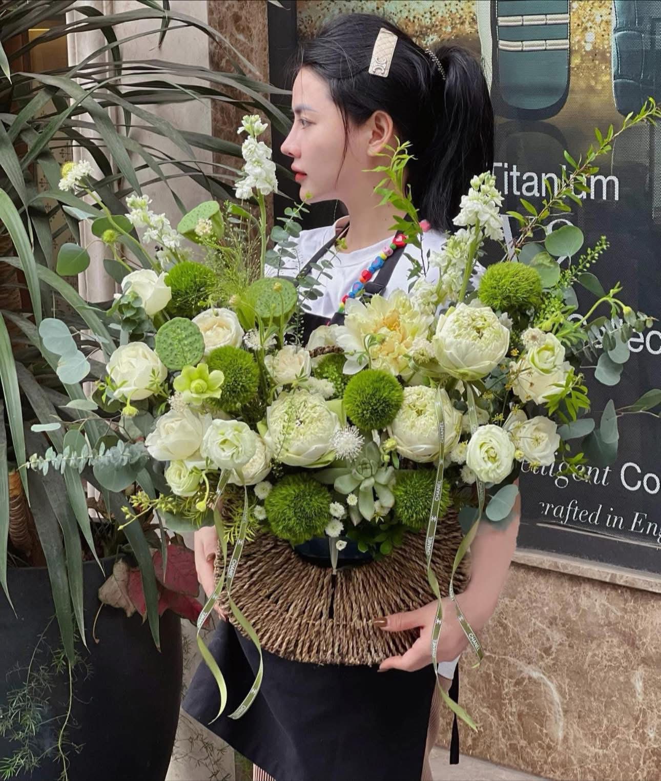 Giỏ hoa sen tone xanh lá