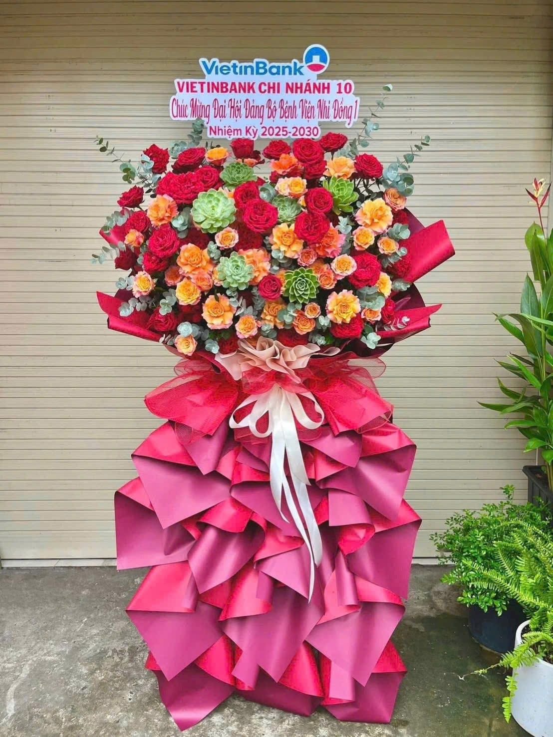 Kệ hoa khai trương sen đá