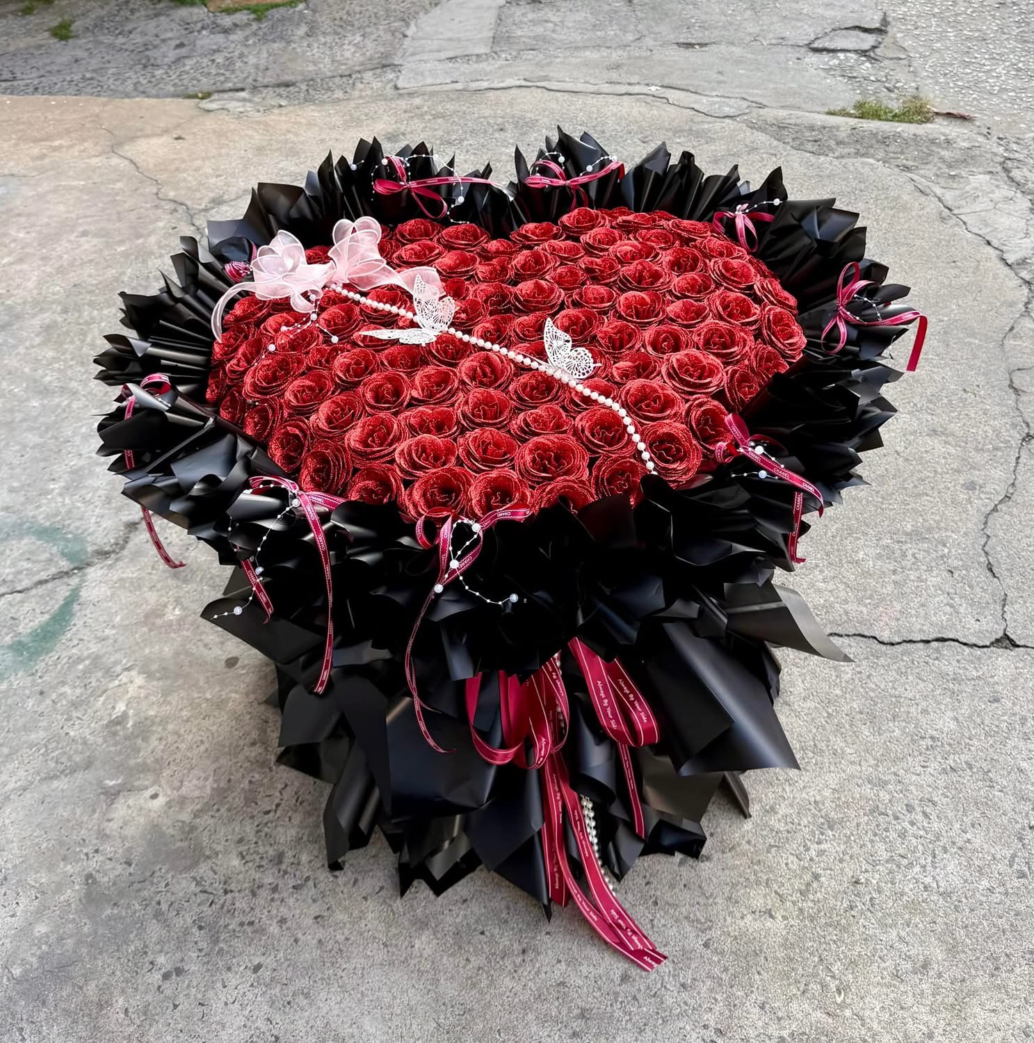 Bó hoa trái tim to đẹp Tone đen