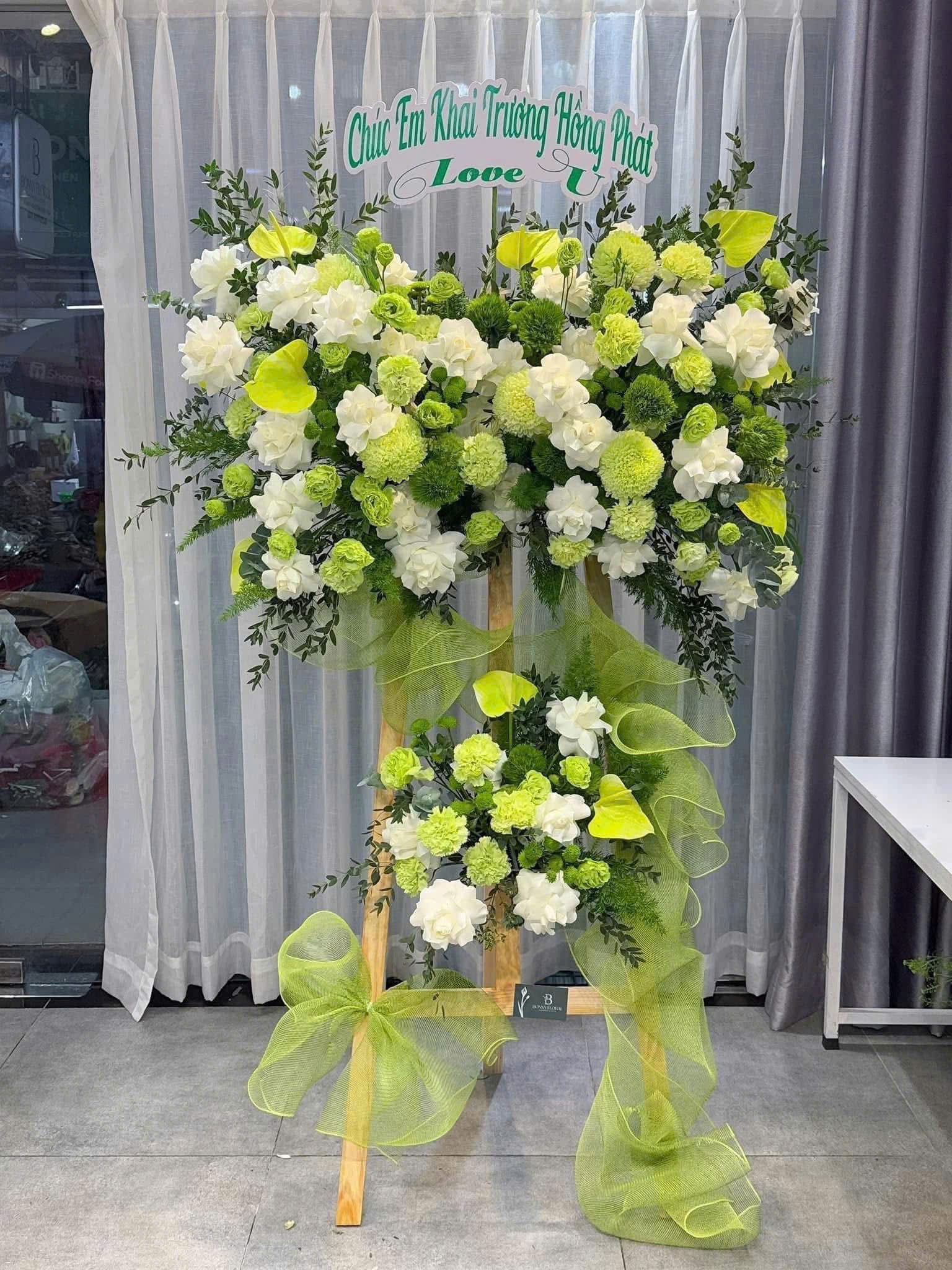 Hoa khai trương quận 9