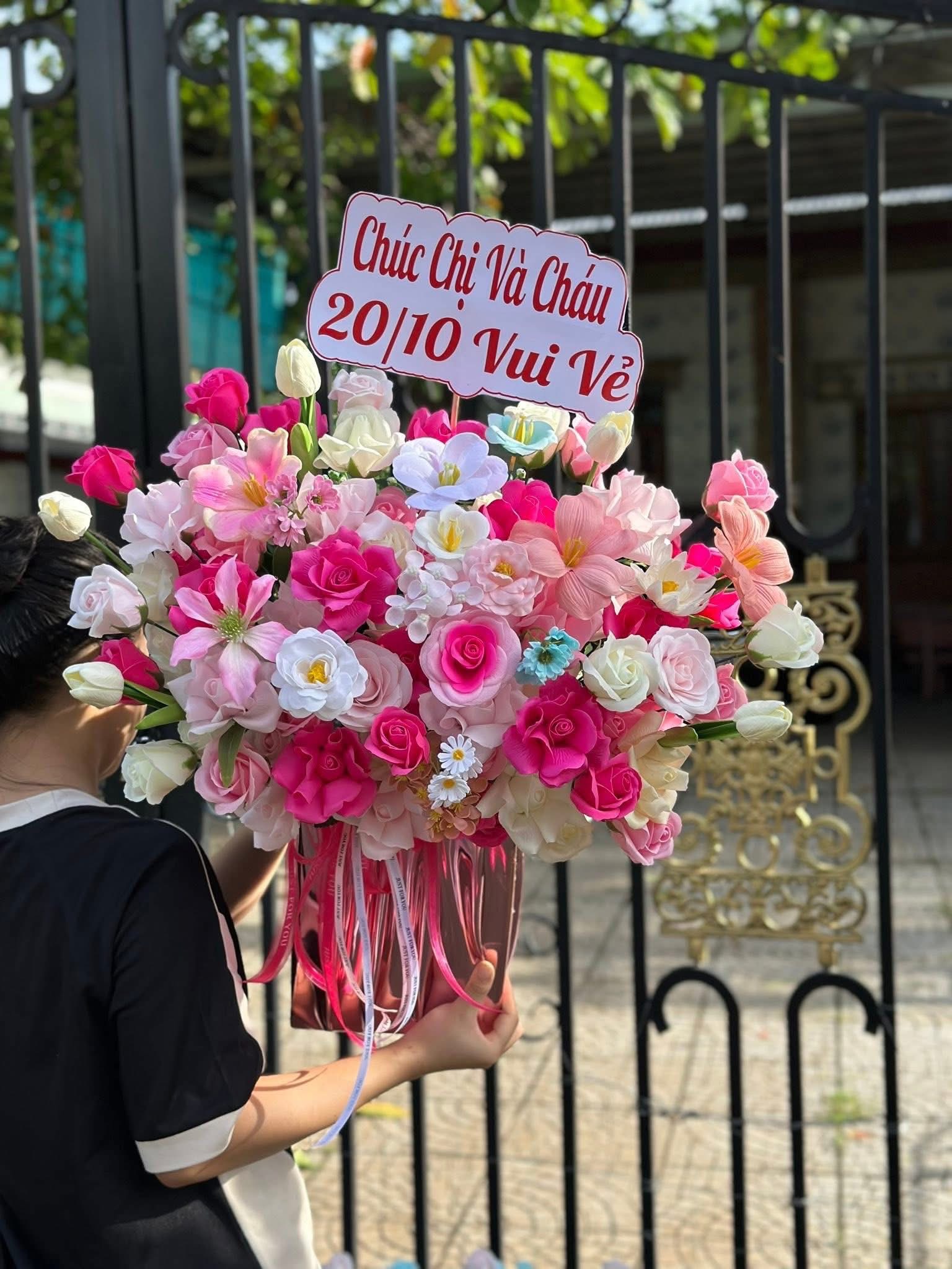 Giỏ hoa sáp tone hồng to đẹp 