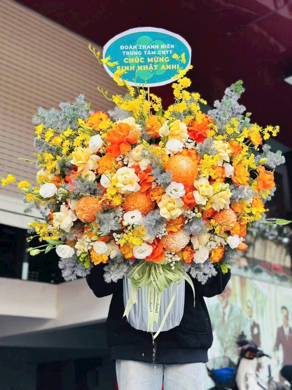 Giỏ hoa Tone vàng cúc mẫu đơn 