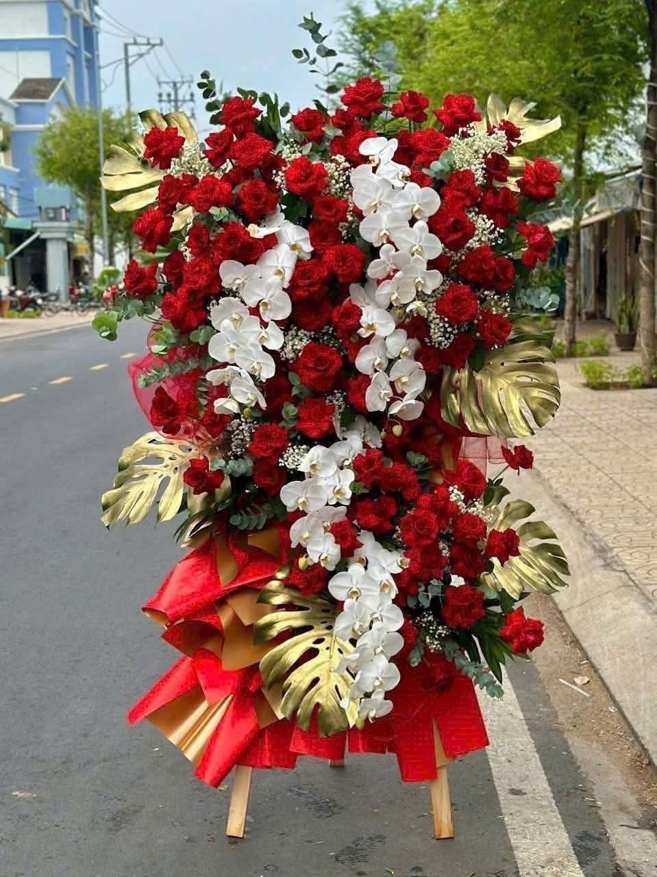 Kệ hoa chúc mừng lan hồ điệp 