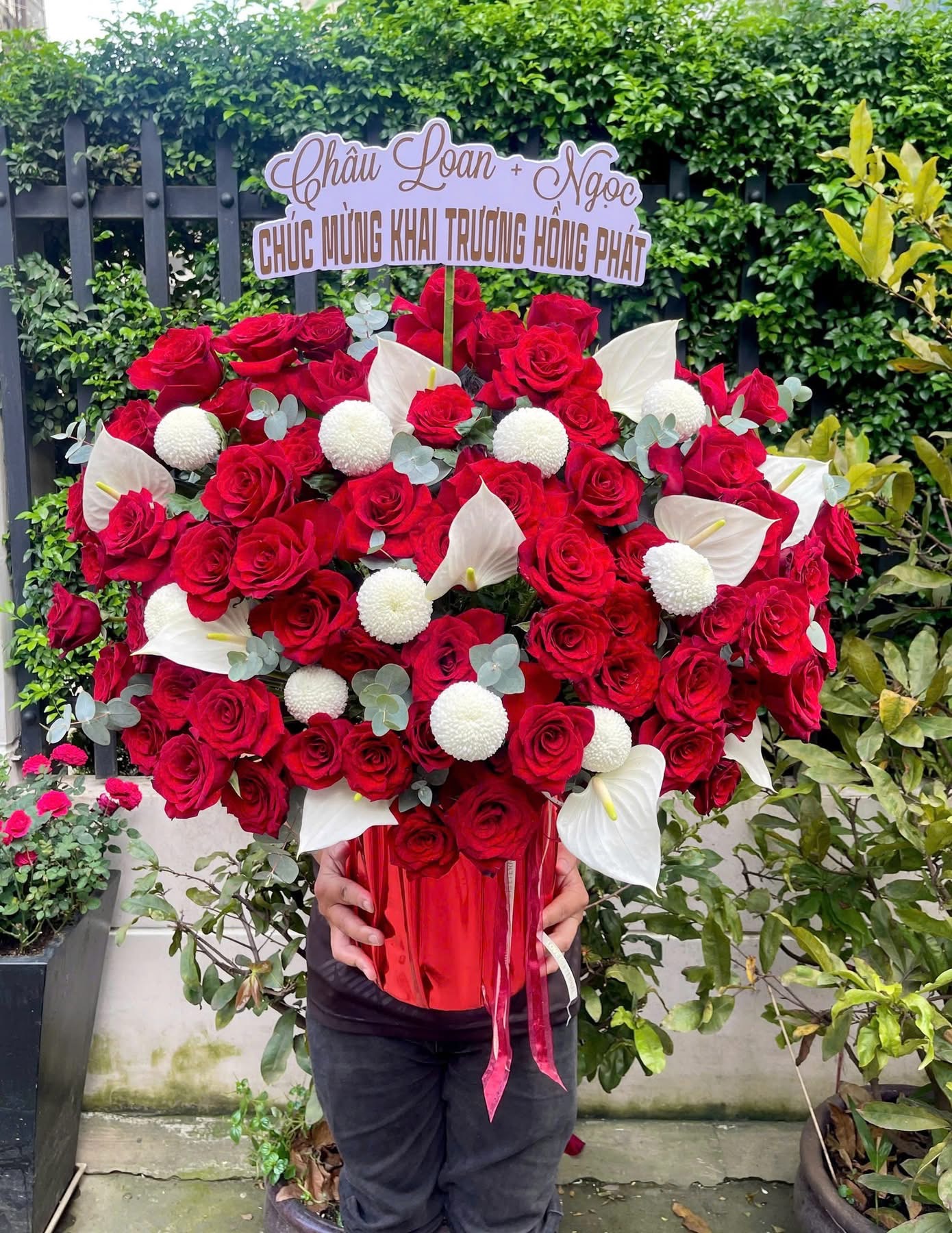 Giỏ hoa khai trương đỏ rực rỡ 