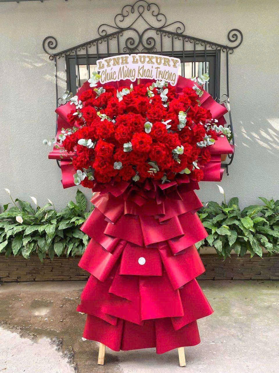 Kệ khai trương đỏ cao to