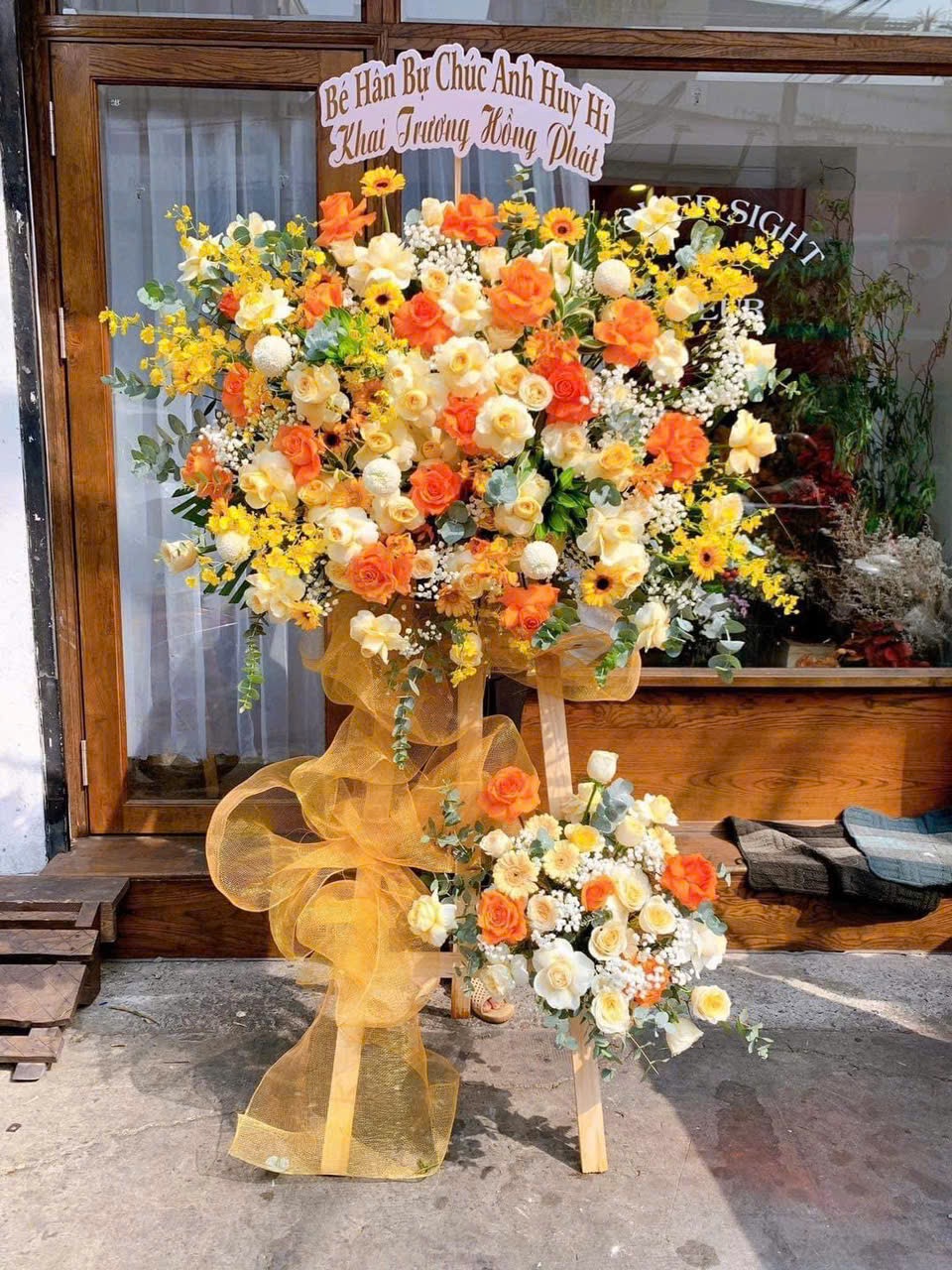 Kệ khai trương vàng cam to đẹp 