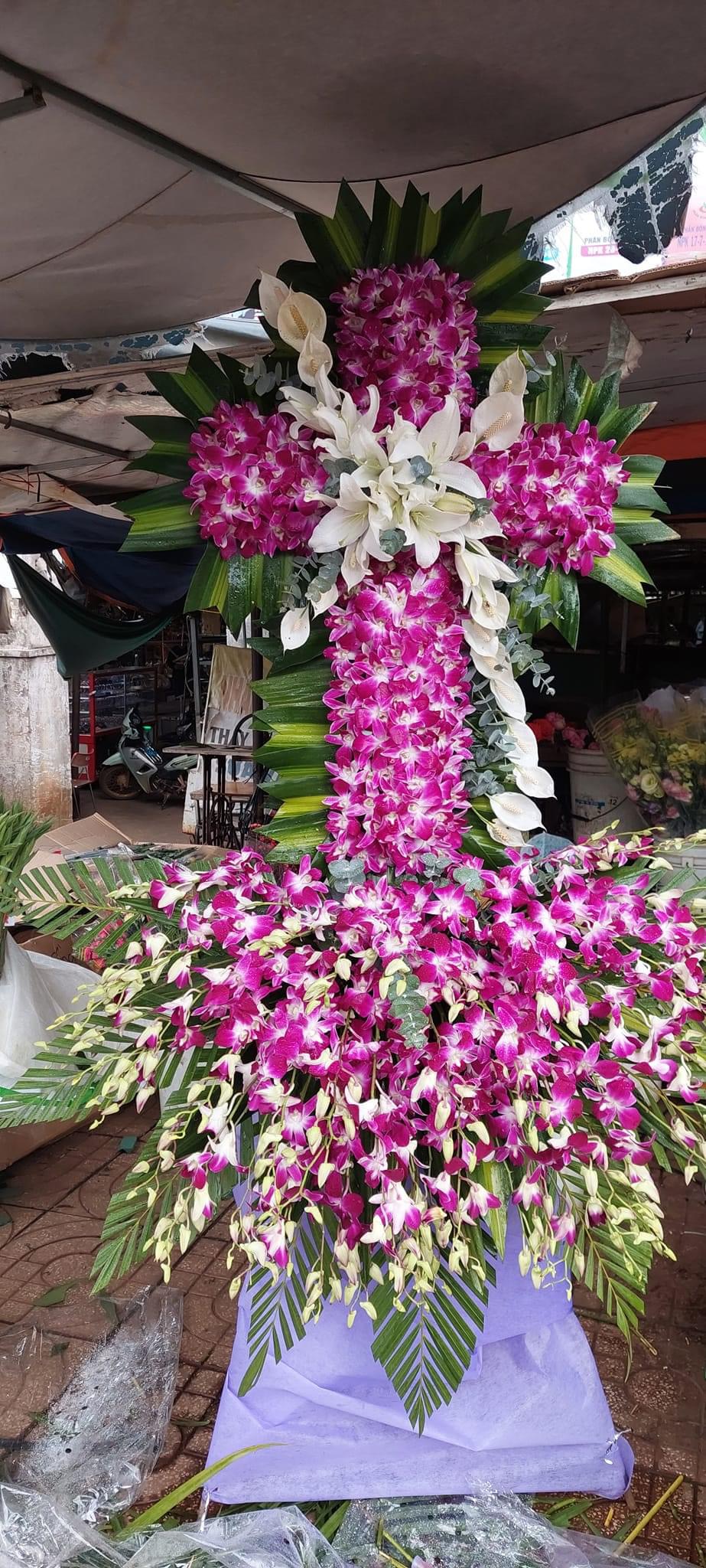 Kệ viếng hình thánh giá 
