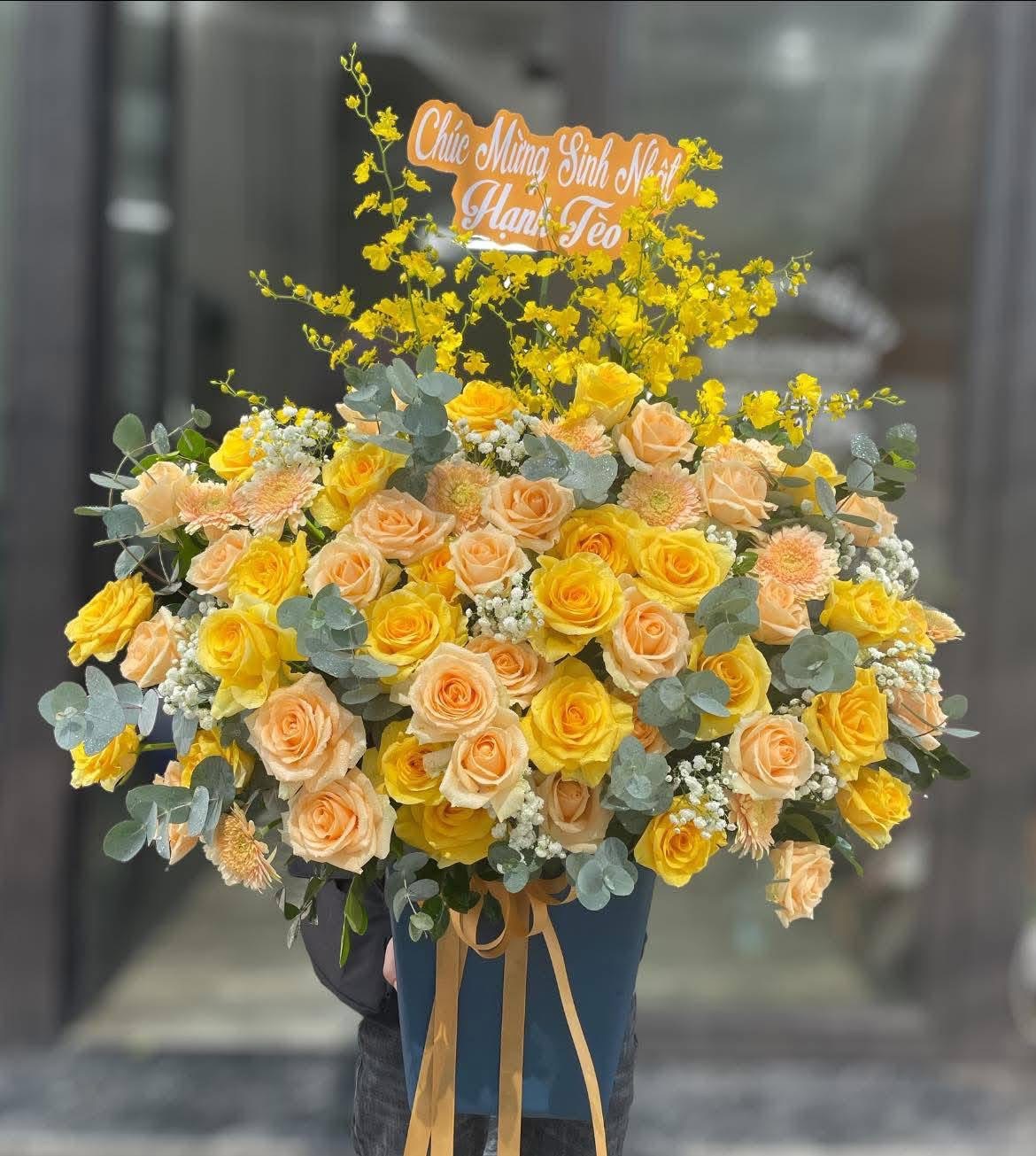 Hoa khai trương hồng vàng mix hoa lan
