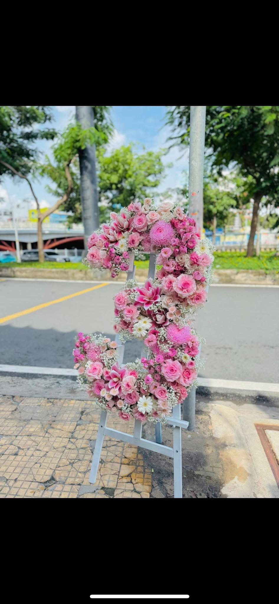 Kệ hoa chữ số 