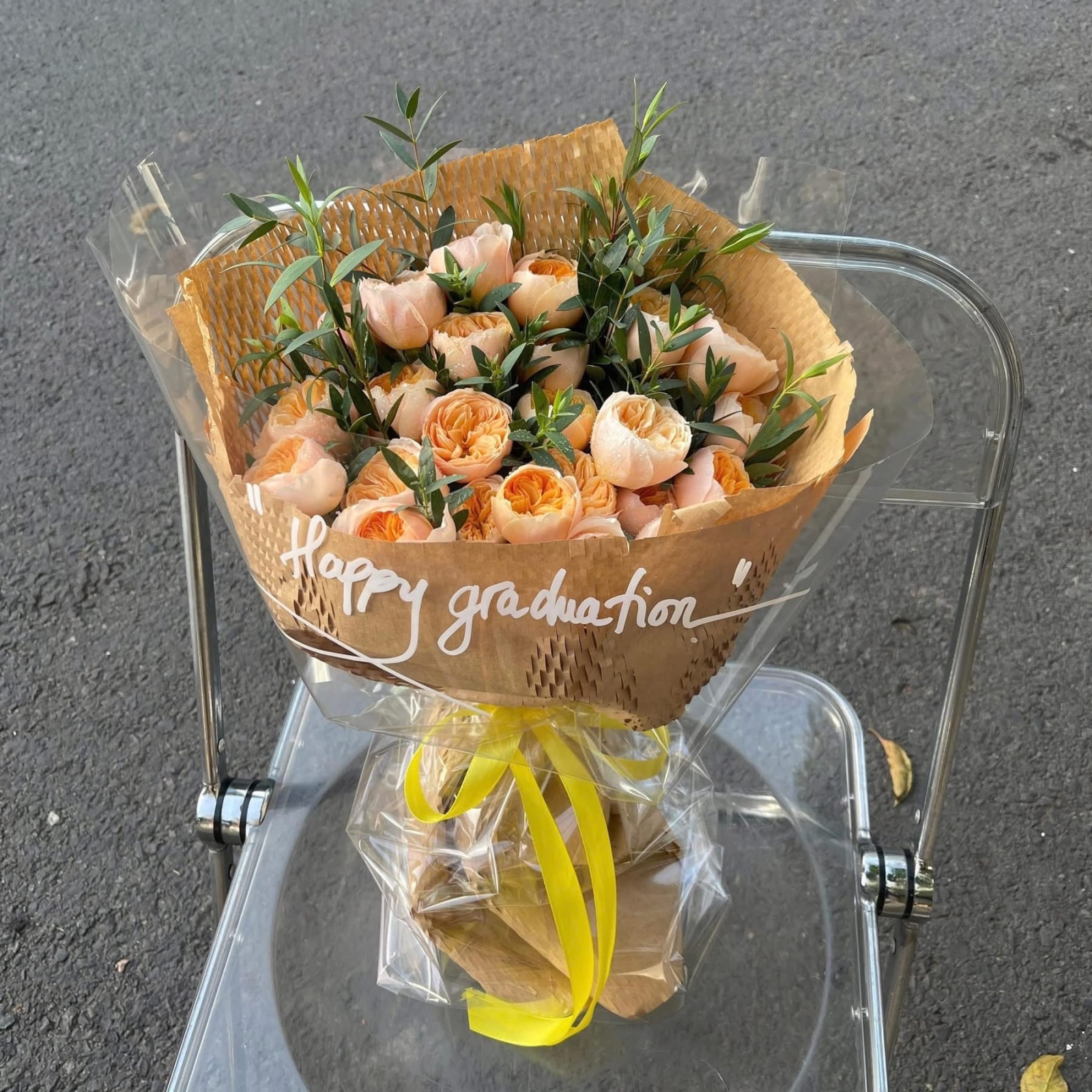 Bó hoa tone nâu cam tặng tốt nghiệp 