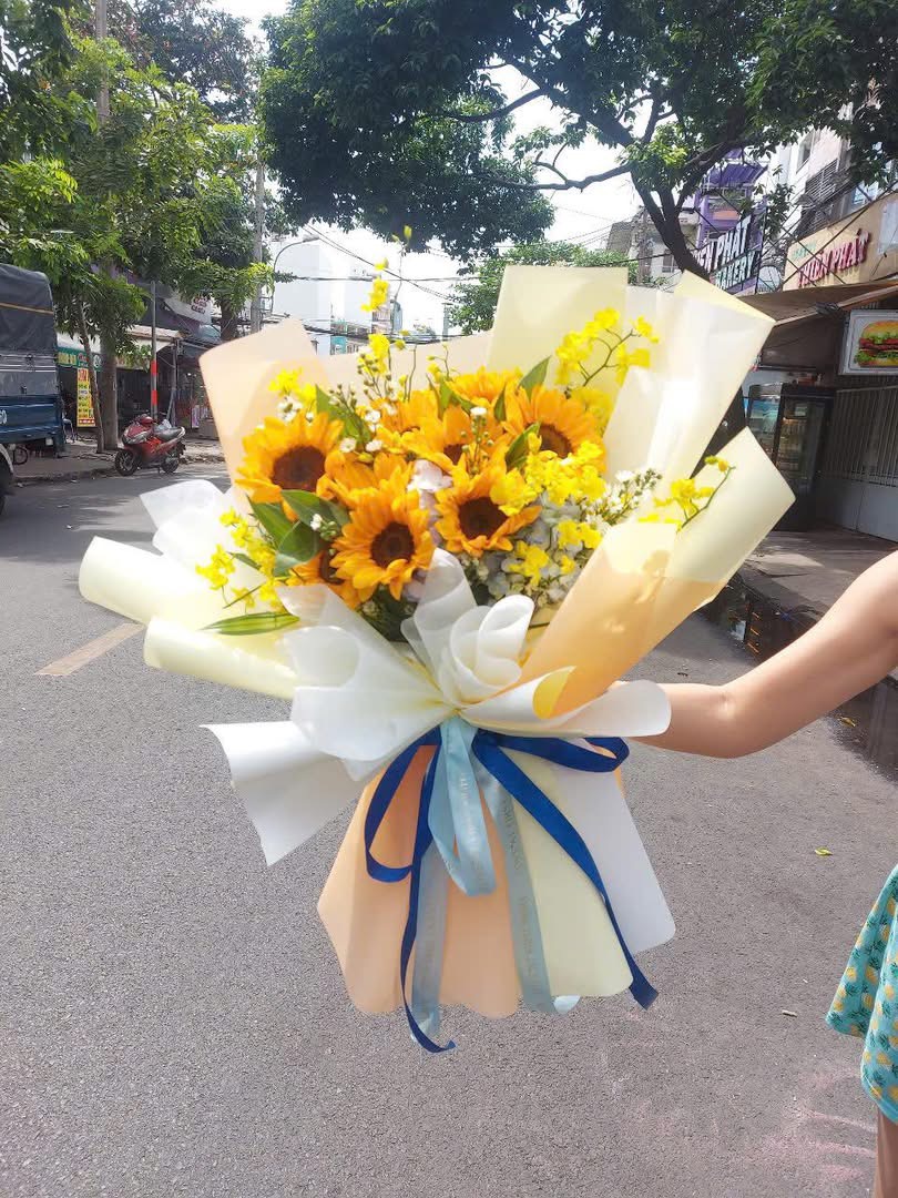 Bó hoa hướng dương mix lan vũ nữ