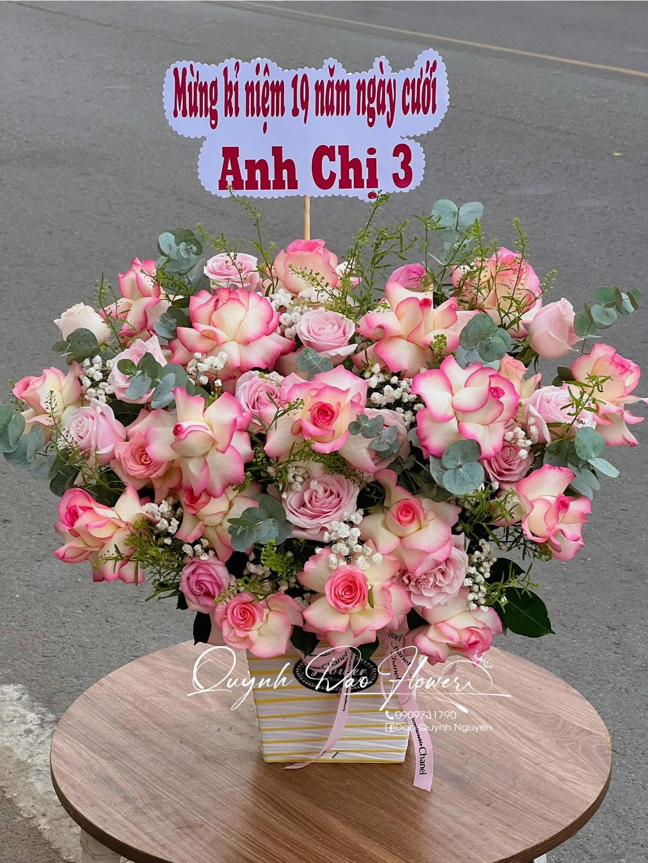 Giỏ hoa hồng đi Tân Gia