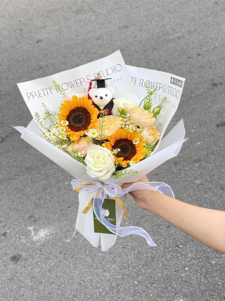 Bó hoa tốt nghiệp mix kèm gấu 