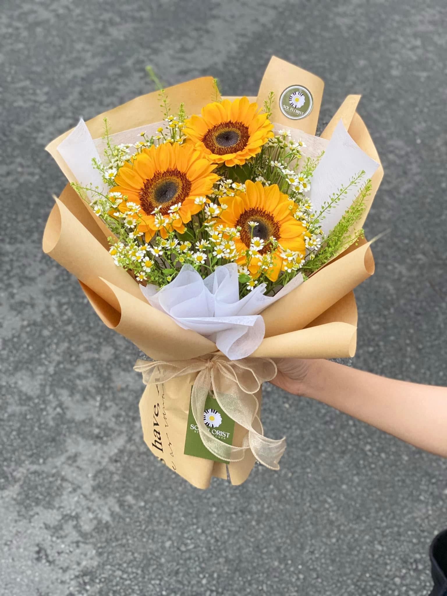 Bó hoa tốt nghiệp 3 bông hướng dương 