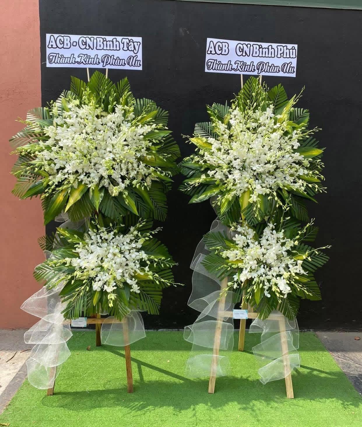 Kệ viếng lan thái trắng