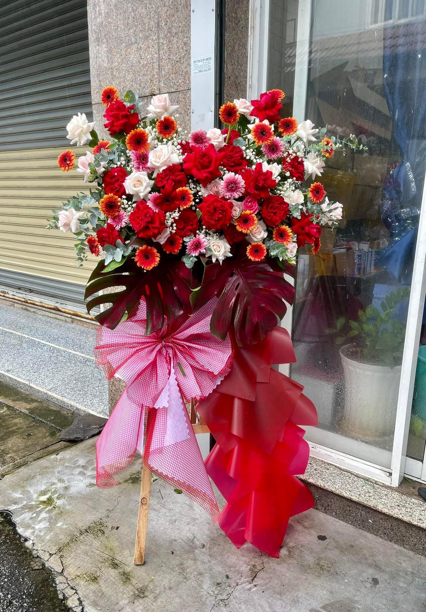 Kệ hoa khai trương hồng phát 