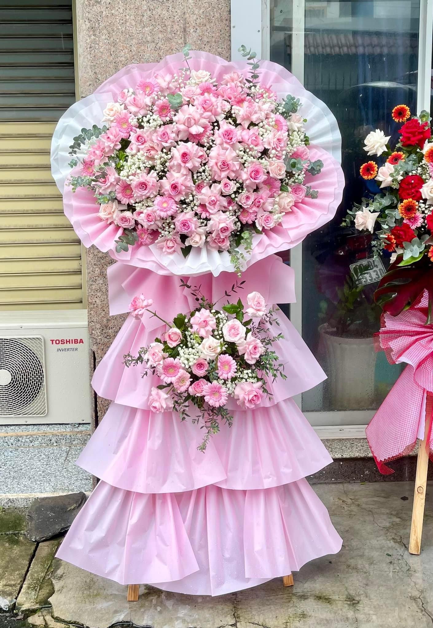 Kệ khai trương tone hồng  to cao 