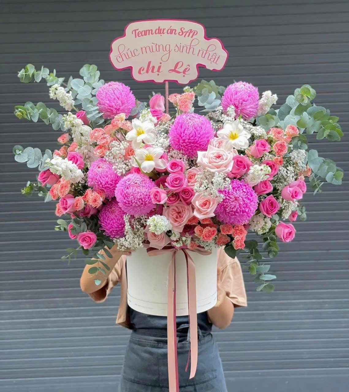Giỏ hoa cúc mẫu đơn hồng thủ Đức 