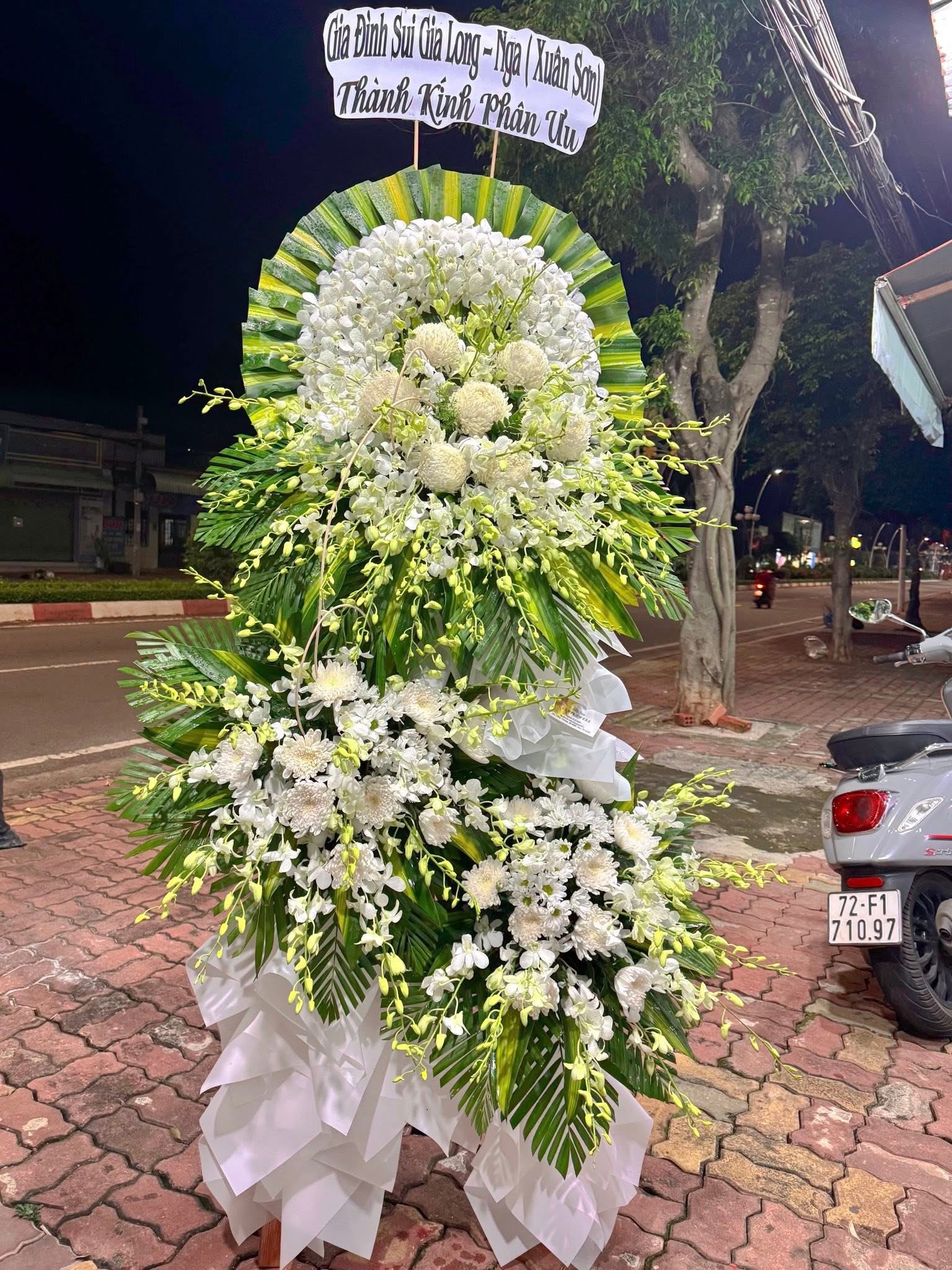Hoa viếng cao to