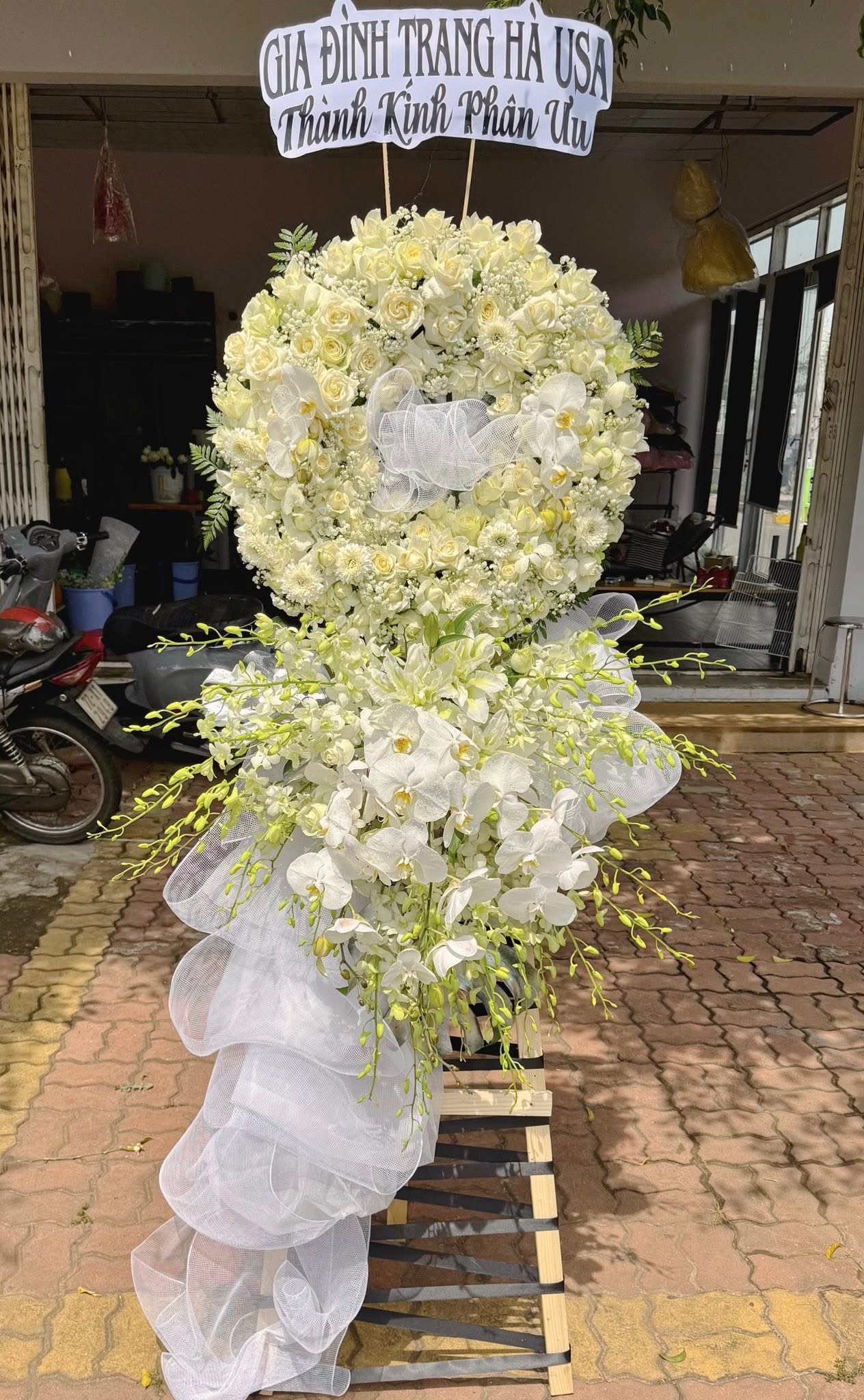 Hoa viếng tam hà thủ Đức 