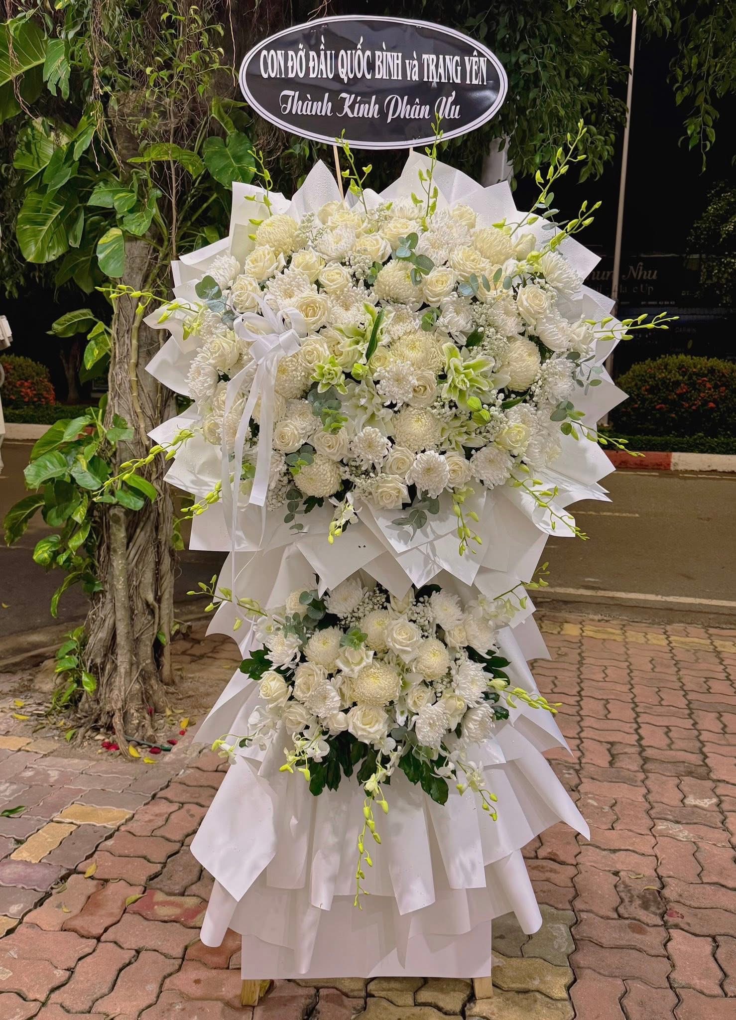 Hoa viếng cúc mẫu đơn 