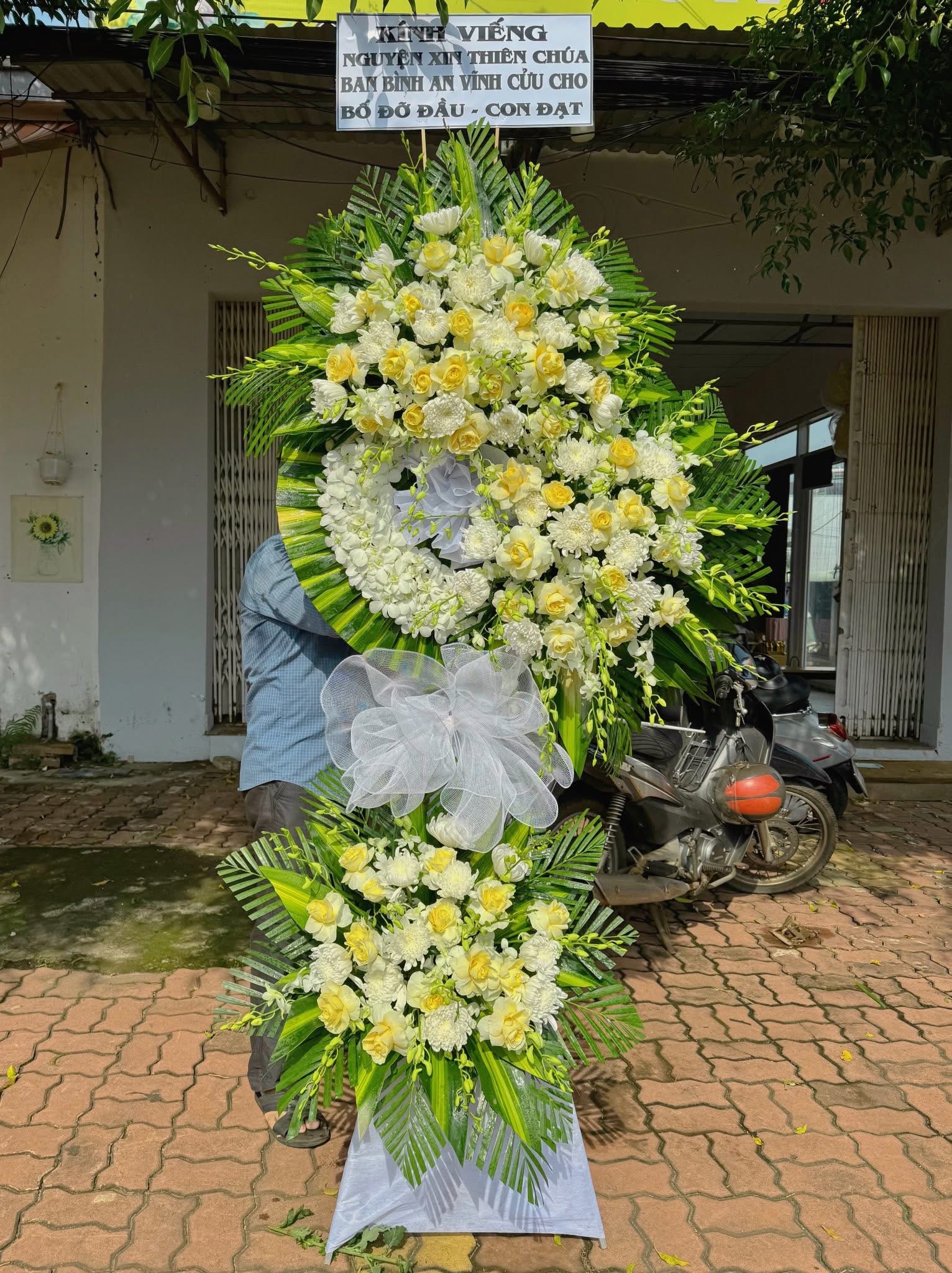 Kệ viếng 3 tầng Sài Gòn 