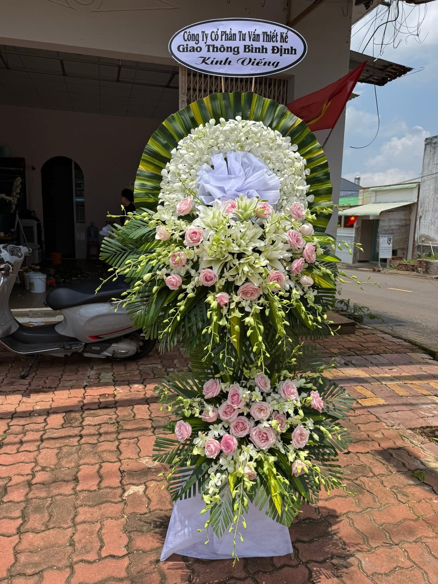 Hoa viếng thủ Đức 