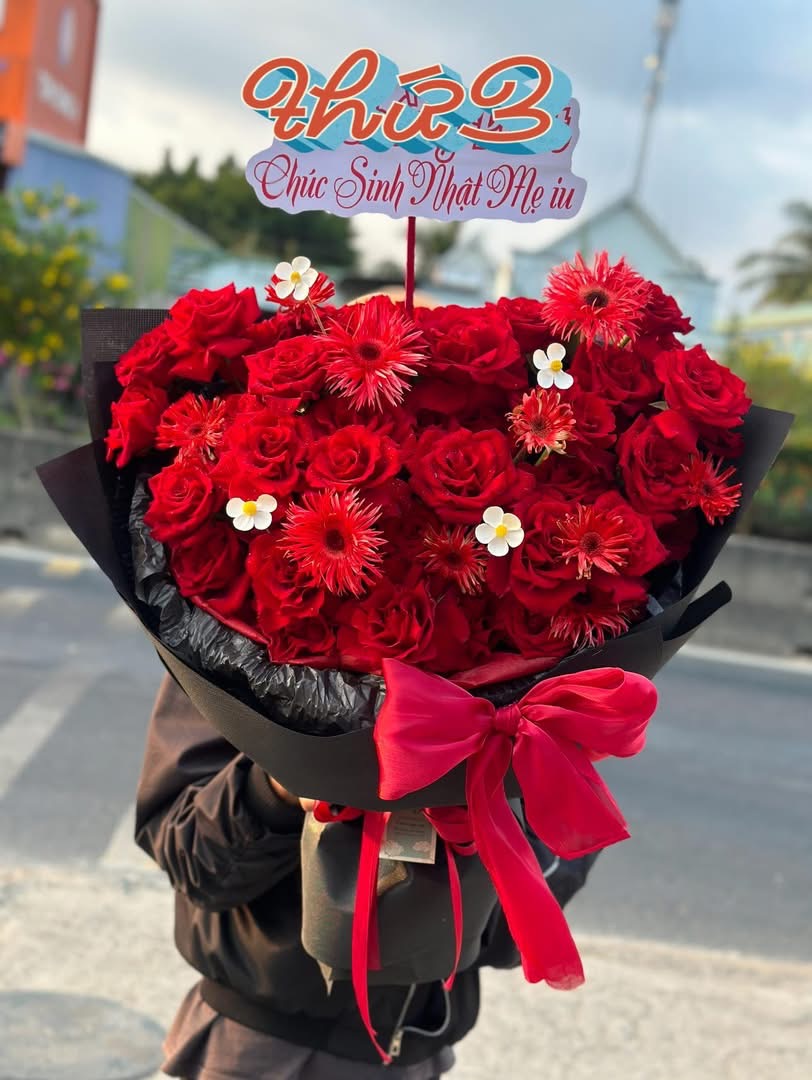 Bó hoa đỏ nhung thủ Đức 