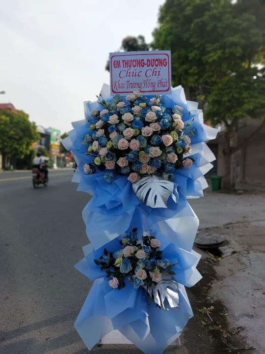 Kệ khai trương tone xanh dương 2 tầng 