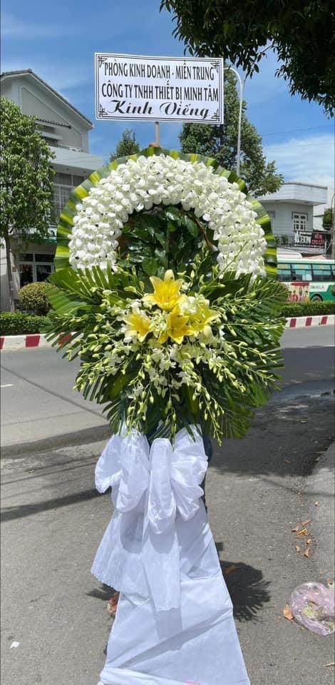 Kệ viếng lan trắng giá rẻ